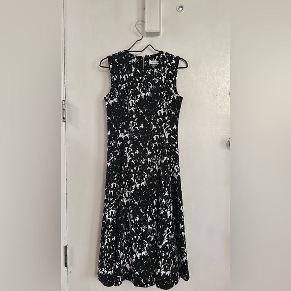 Calvin Klein - Picture 3 of 4